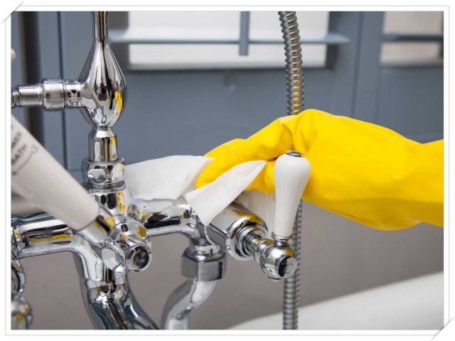 Tại sao không nên dùng nước tẩy rửa bồn cầu để vệ sinh vòi inox ? 8